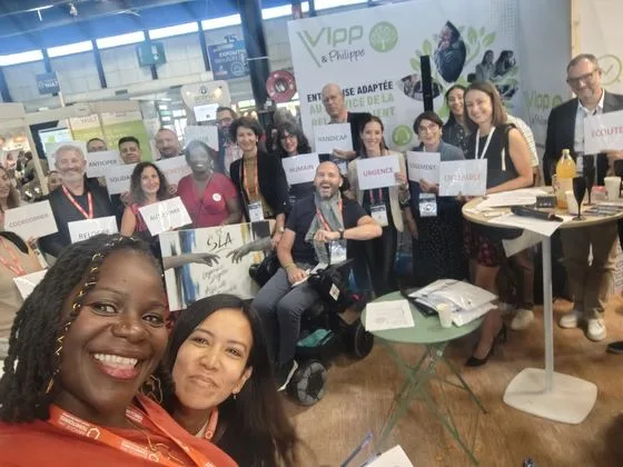 Selfie de groupe sur le stand QSBAIL