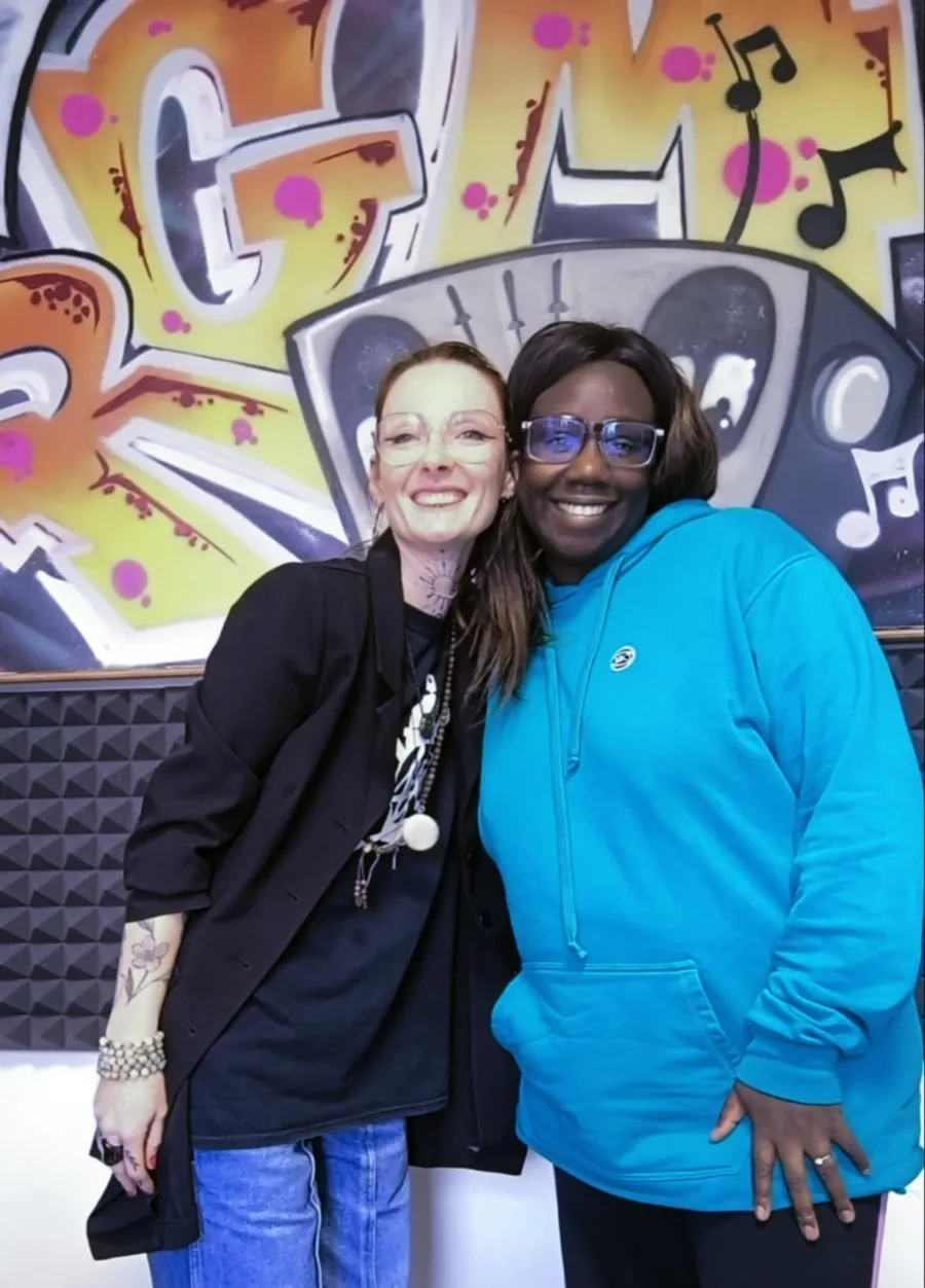 Maïmouna Niane Faivre dans les studios de Radio Gué Mozot, le jour de l’interview